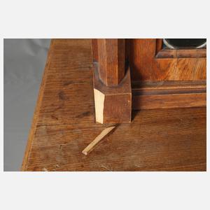 Neogotischer Bücherschrank