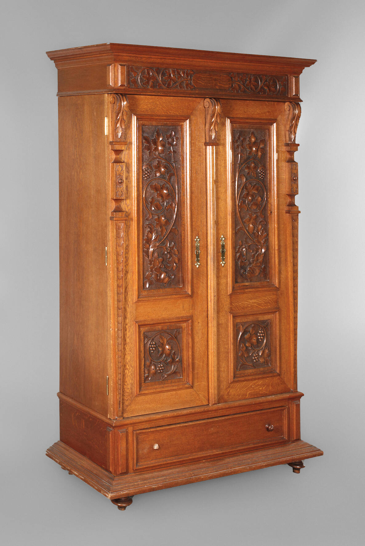 Wäscheschrank Historismus