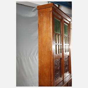 Bücherschrank Historismus