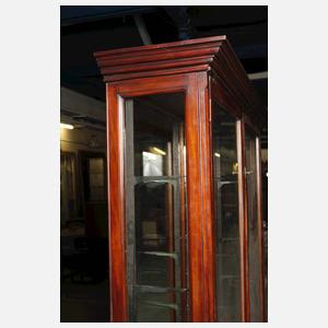 Große Sammlungsvitrine