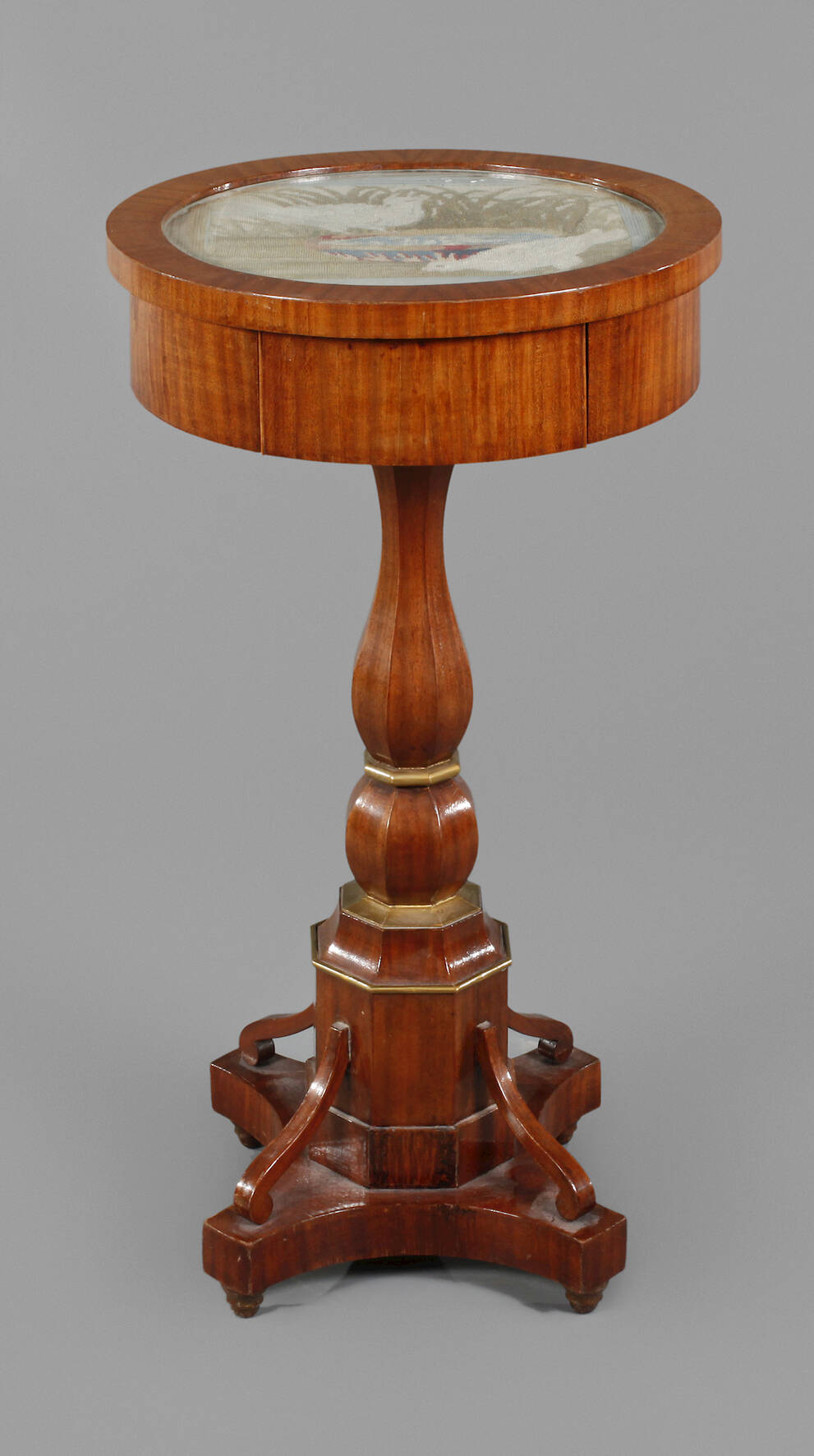 Nähtisch aus dem Schloss von Sachsen-Coburg