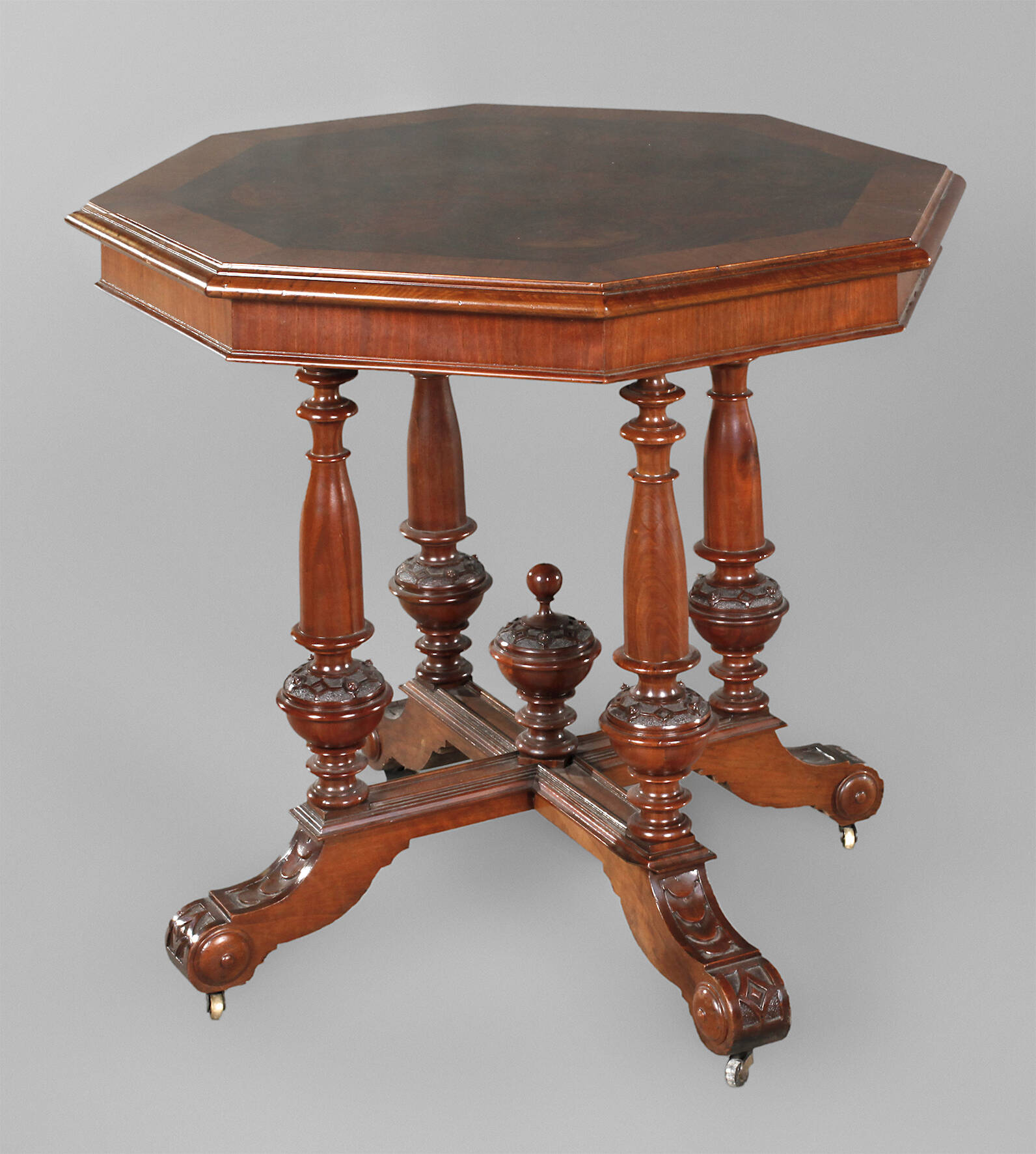 Feiner Beistelltisch Historismus