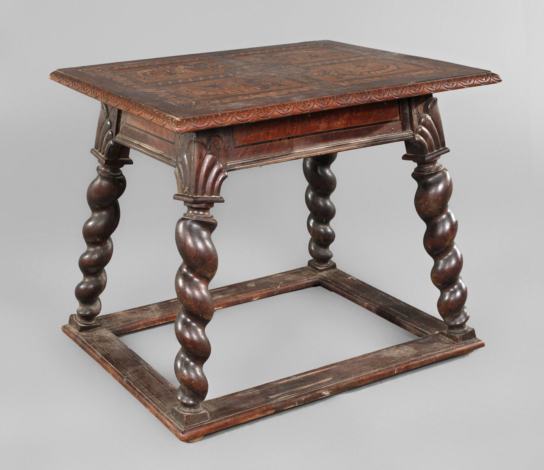 Tisch im Renaissancestil