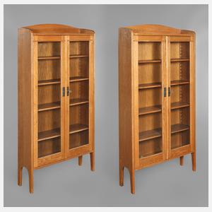 Paar Büchervitrinen