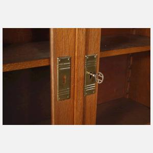 Paar Büchervitrinen