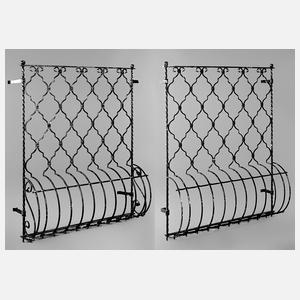 Paar Fenstergitter