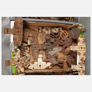 Großes Konvolut Fenster- und Türbeschläge