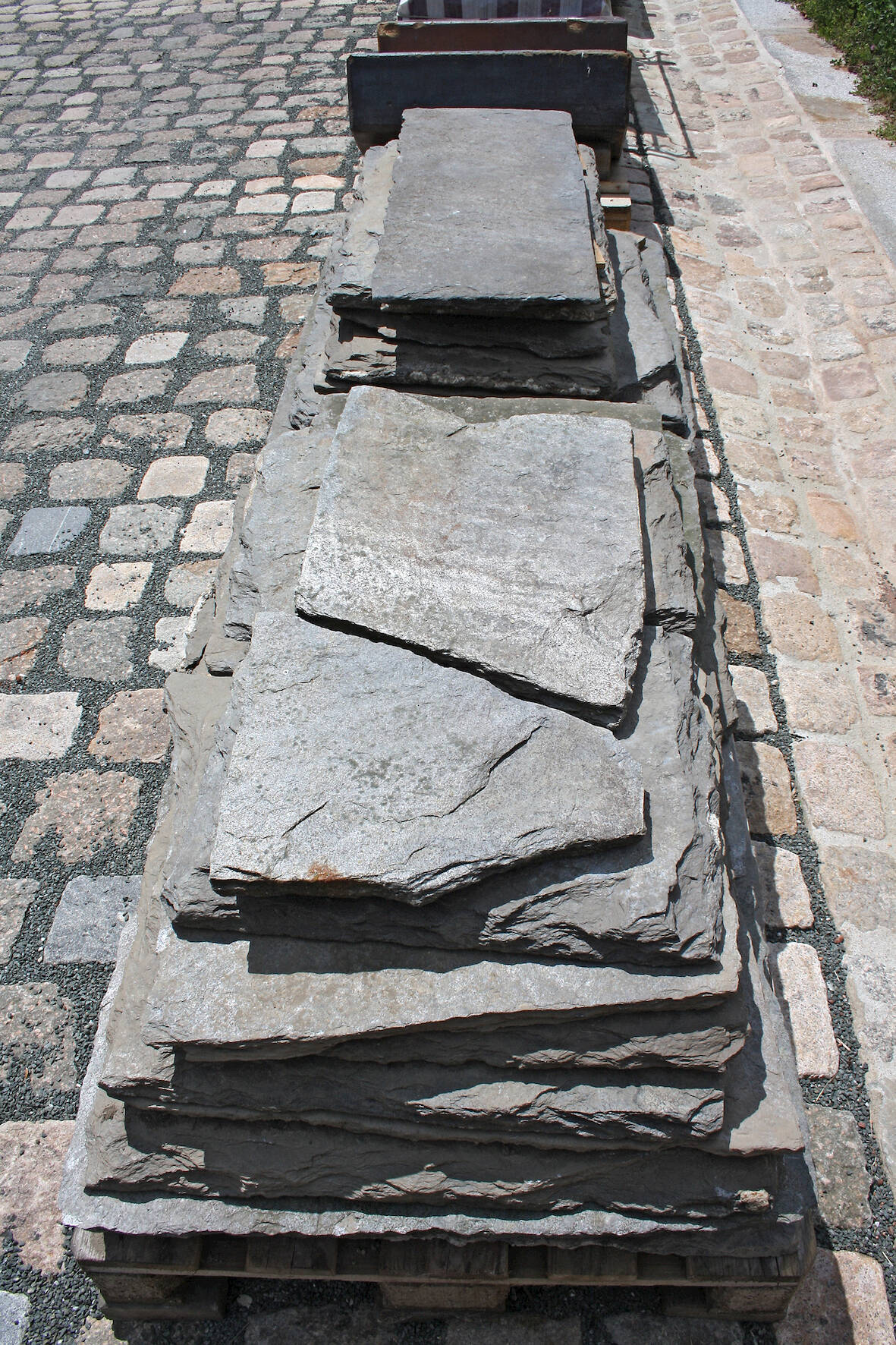 Bodenplatten Theumaer Fruchtschiefer,