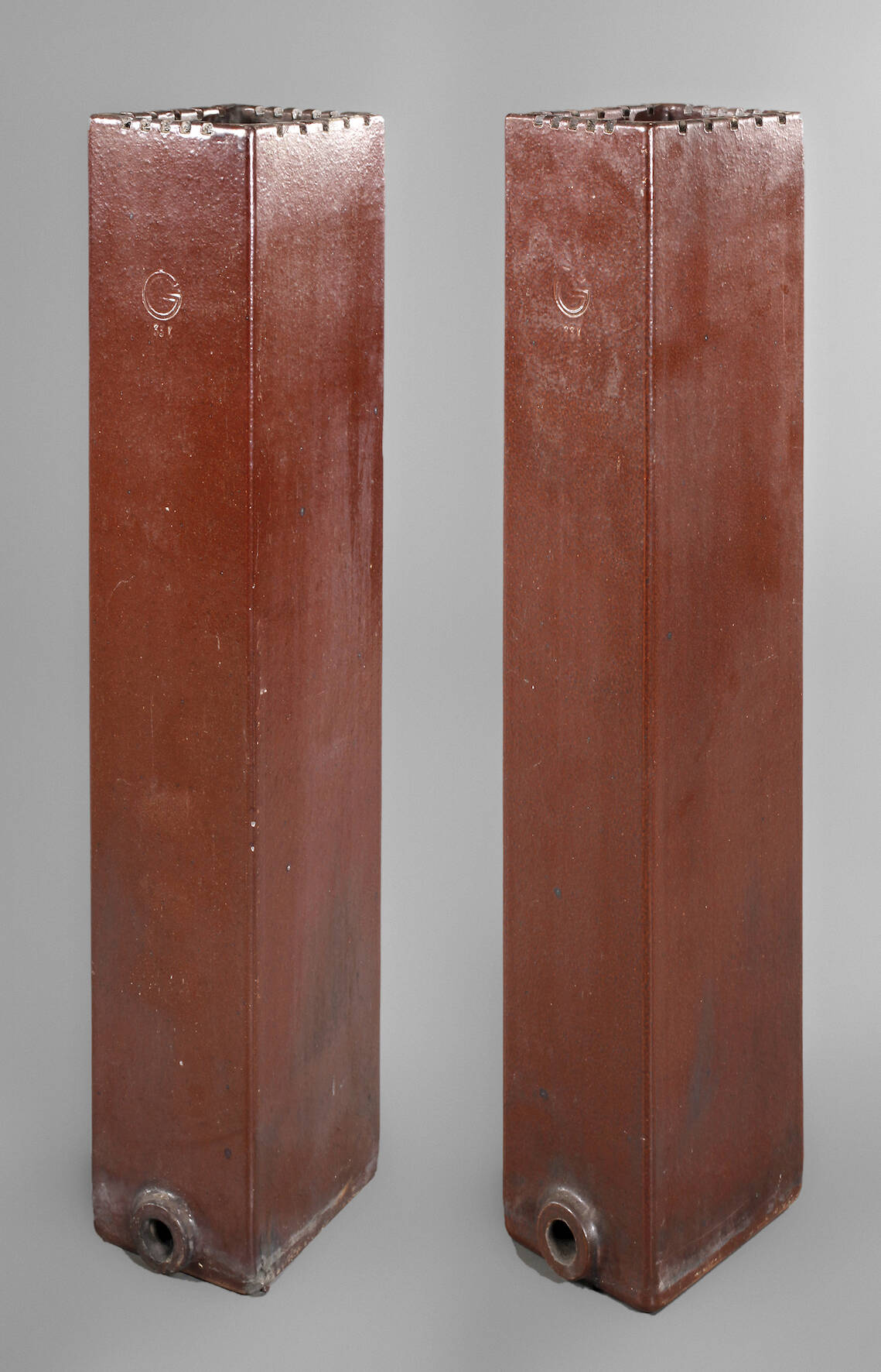 Zwei Wasserbehälter