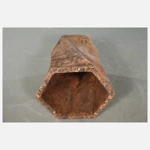 Paar gotische Eckkapitelle