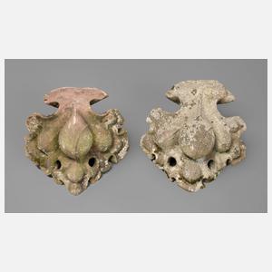 Paar gotische Eckkapitelle