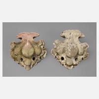 Paar gotische Eckkapitelle111