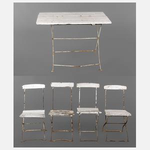 Gartentisch und vier Stühle