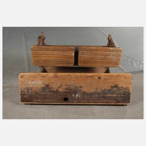 Gartentisch und vier Stühle