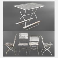 Gartentisch und vier Stühle111