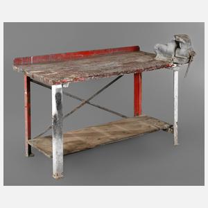 Werktisch mit Schraubstock