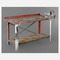 Werktisch mit Schraubstock111