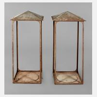 Zwei übergroße Gartenlaternen111