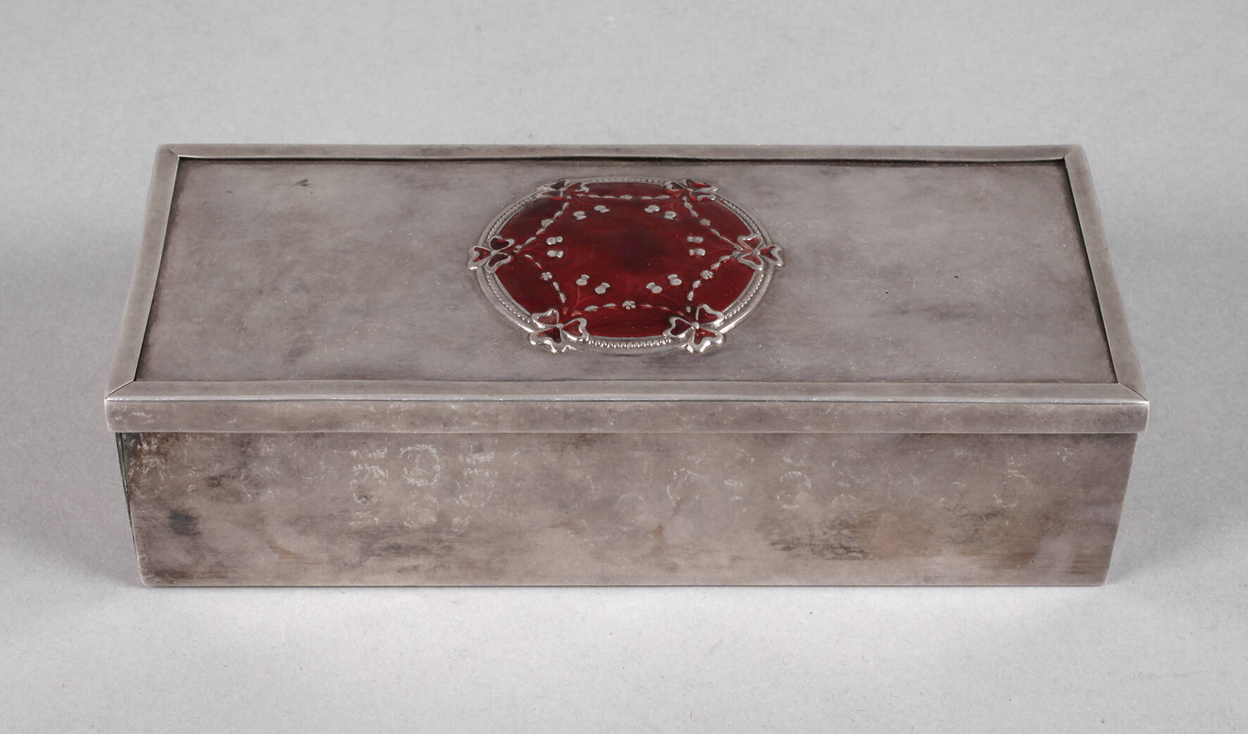 Humidor mit Emailledekor