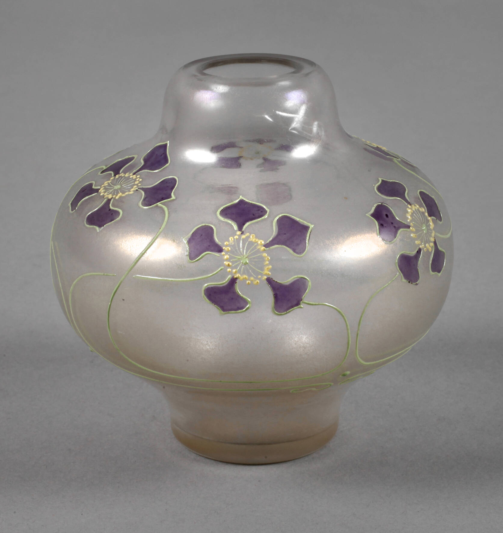 Kleine Jugendstilvase Emaildekor