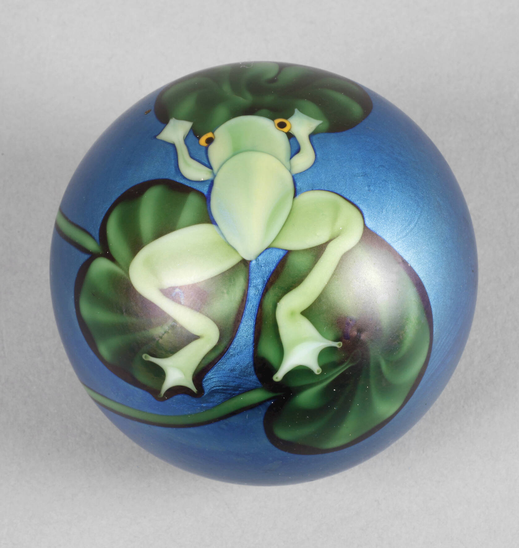 Paperweight Orient & Flume