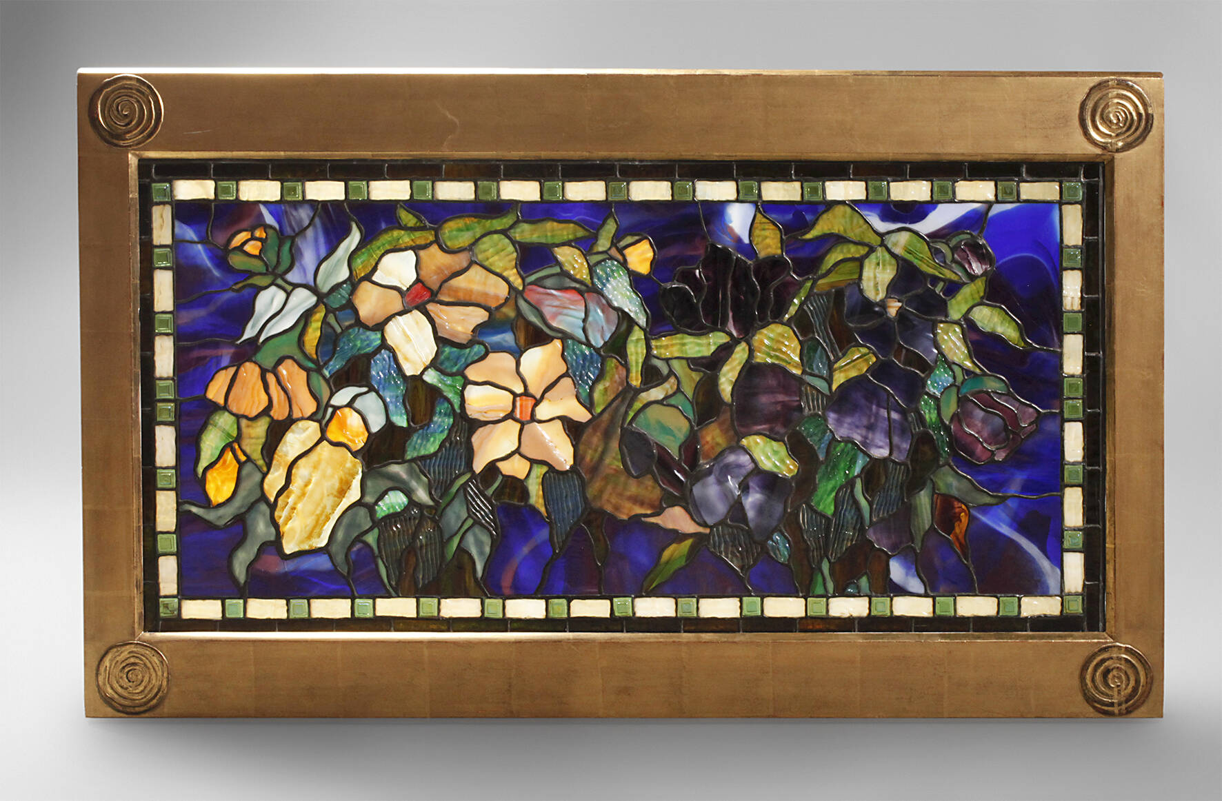 Feines Jugendstil-Bleiglasfenster