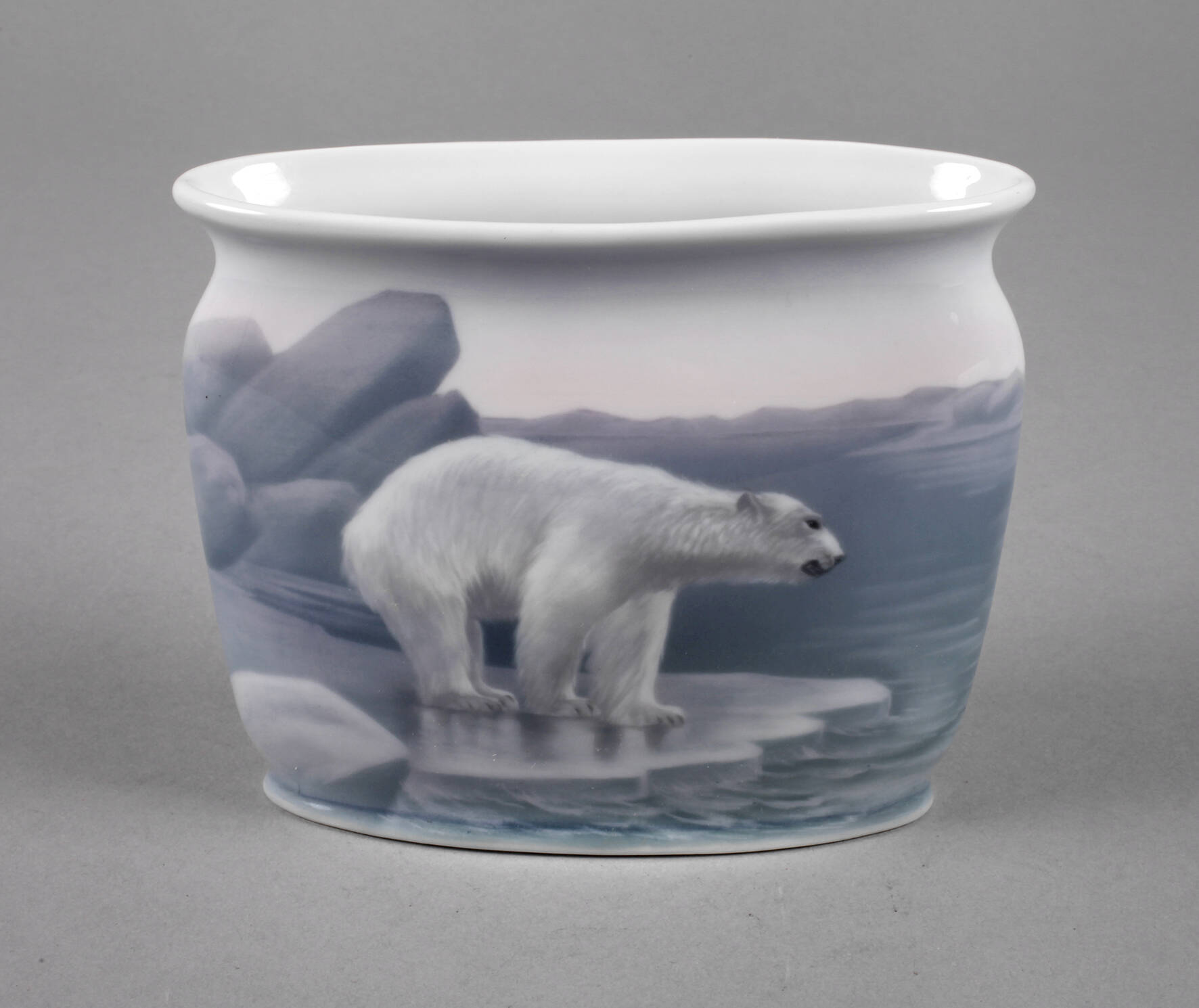Kaestner Vase mit Eisbärenmotiv