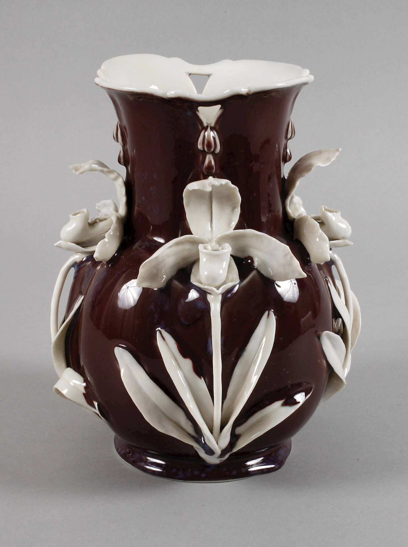 KPM Berlin Laufglasurvase mit Orchideenbesatz