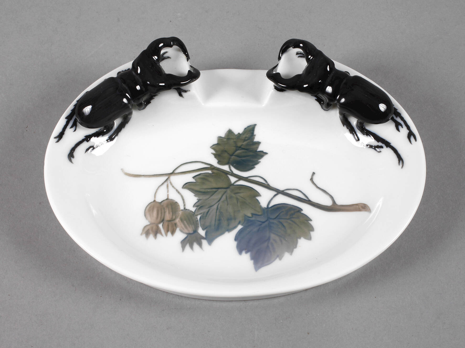 Rosenthal Zierschale mit Hirschkäferbesatz