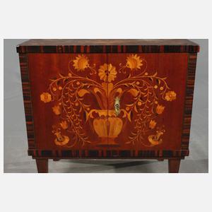 Kleines Schränkchen Art déco