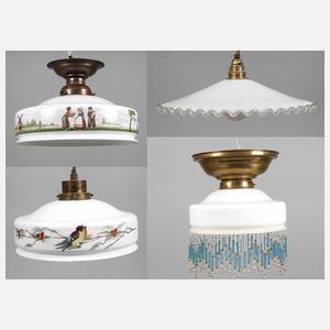 Vier Deckenlampen