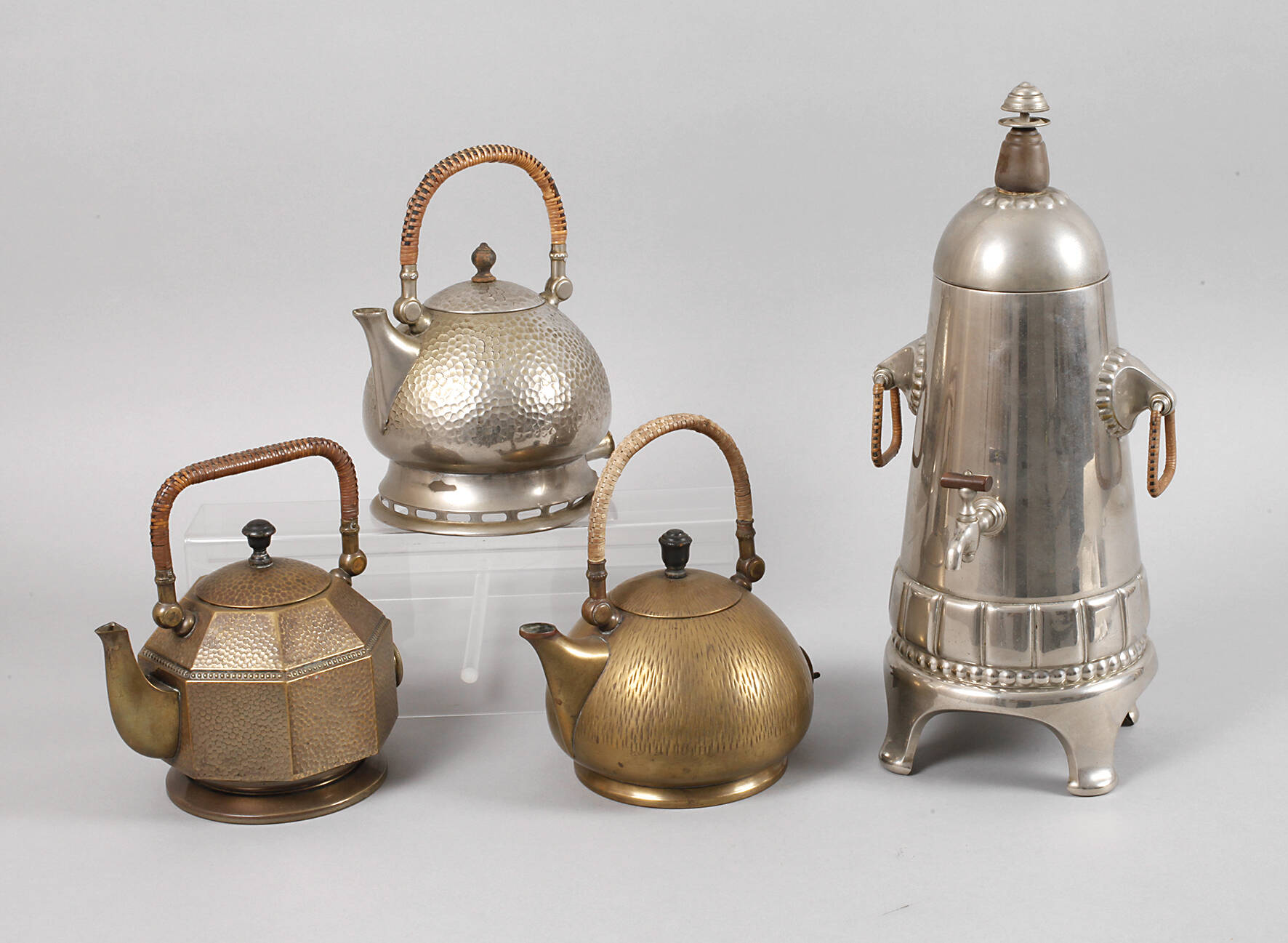 Peter Behrens drei Teekannen und ein Samowar