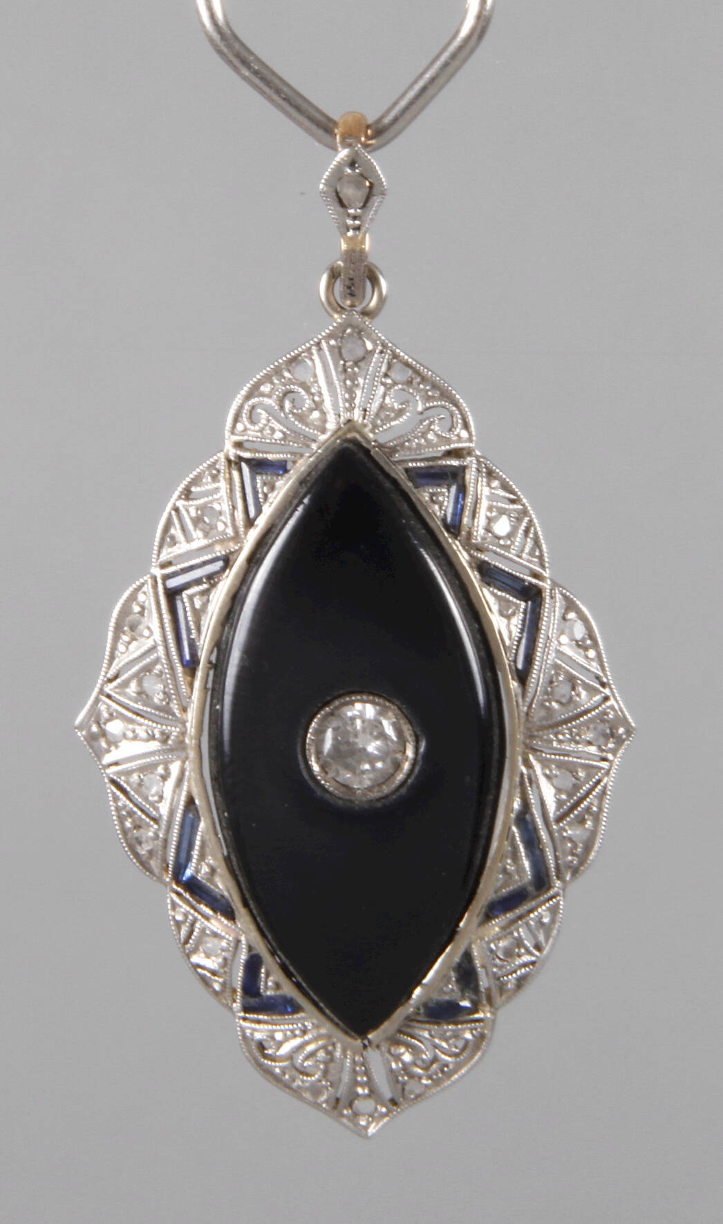 Anhänger mit Diamant und Saphiren