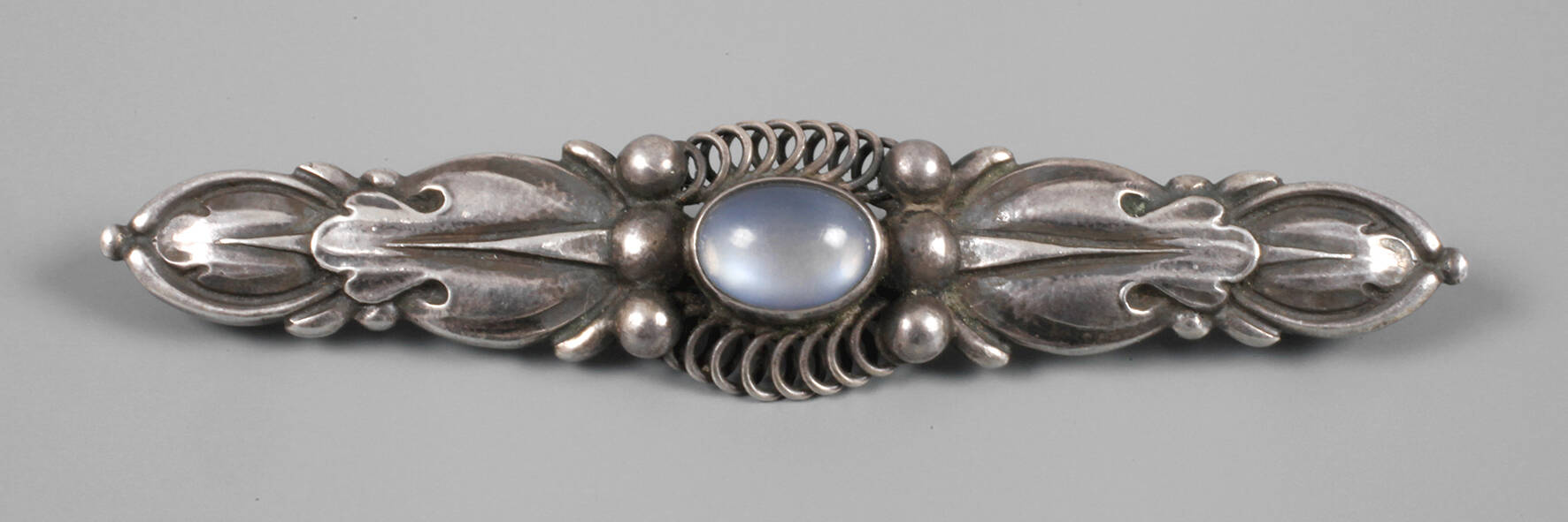 Silberbrosche mit Mondstein