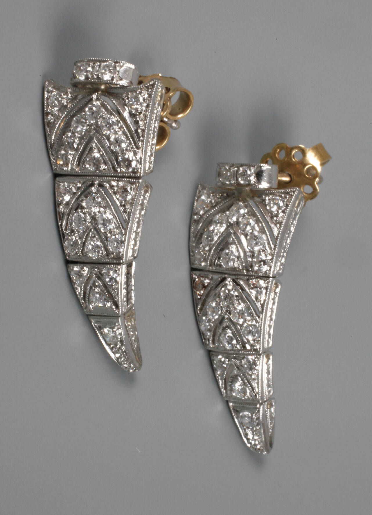 Paar Ohrringe mit Brillanten