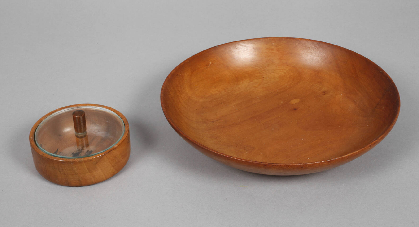 Deckeldose und Schale