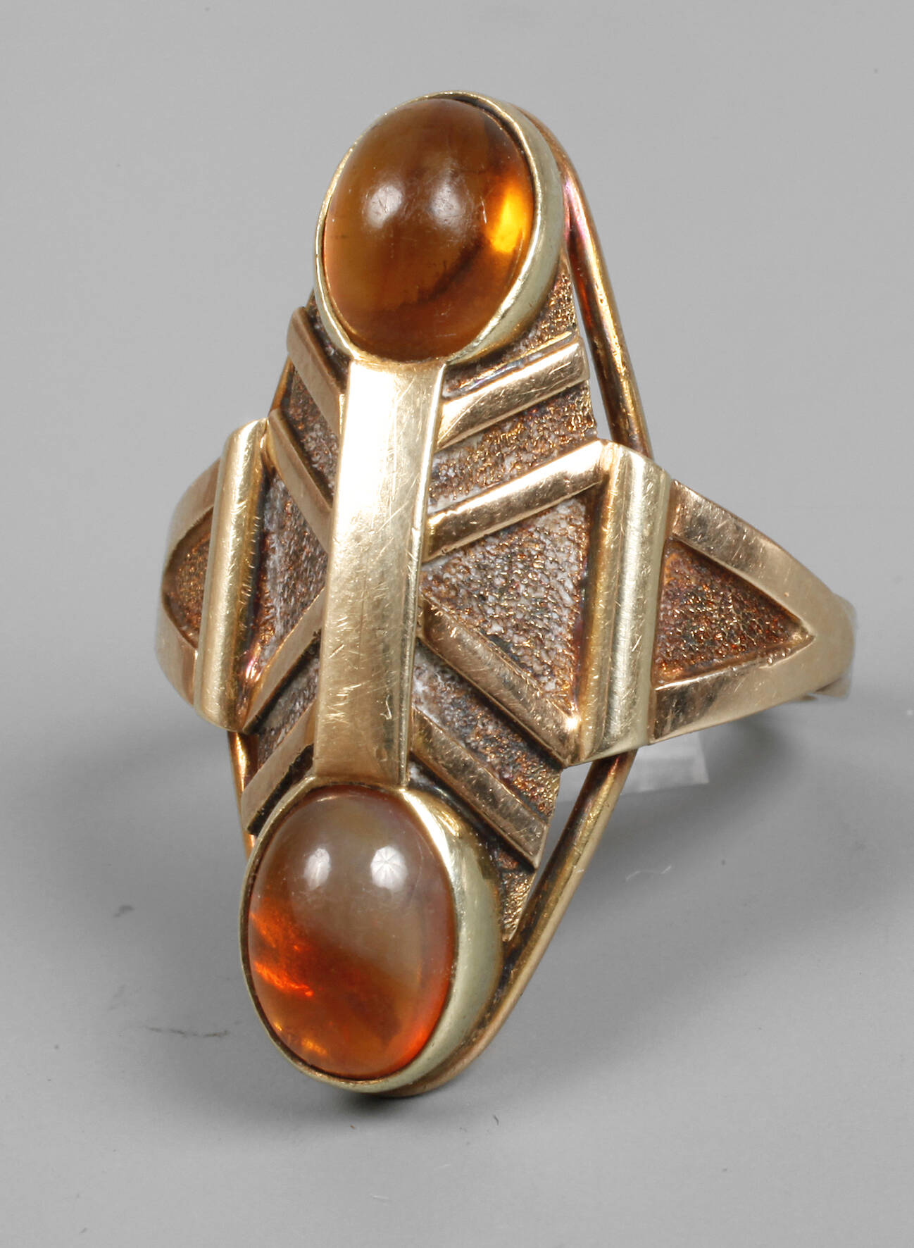 Damenring mit Citrincabochons