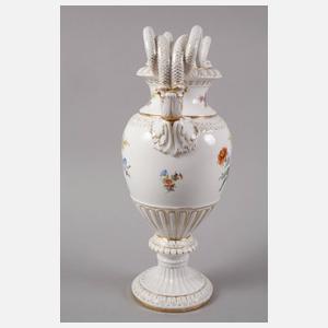 Meissen Teichert Schlangenhenkelvase mit Blumenmalerei