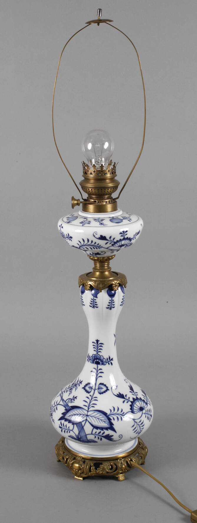 Meissen Petroleumlampe Zwiebelmuster
