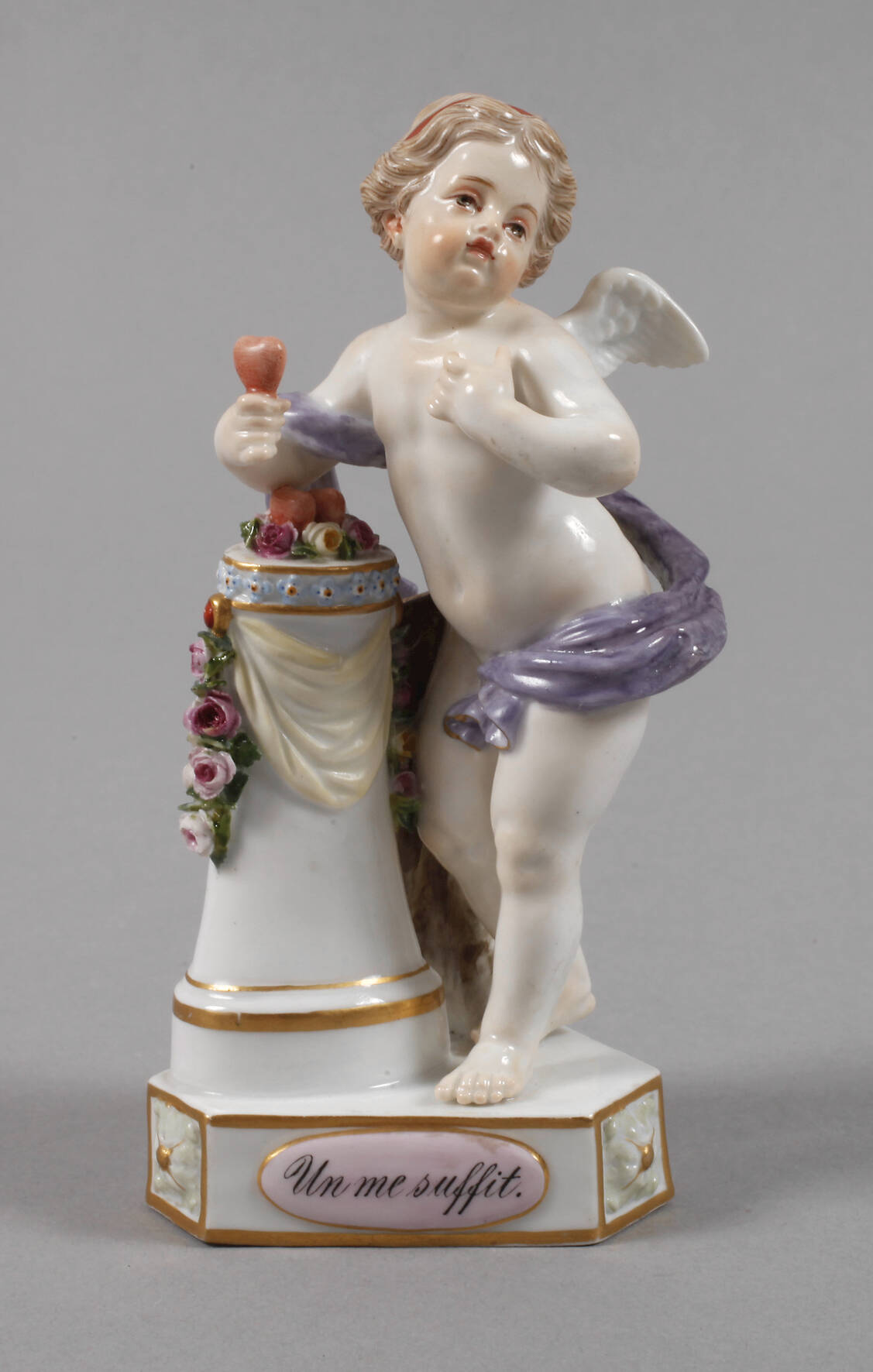 Meissen Amorette "Un me suffit – Eines genügt mir"