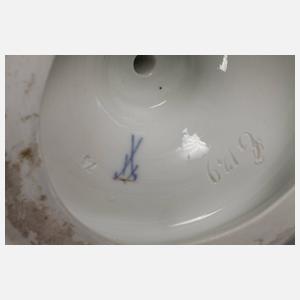 Meissen Jahreszeiten-Tischuhr und Paar Beisteller