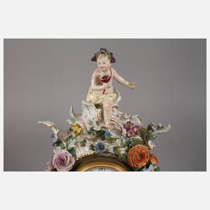 Meissen Jahreszeiten-Tischuhr und Paar Beisteller