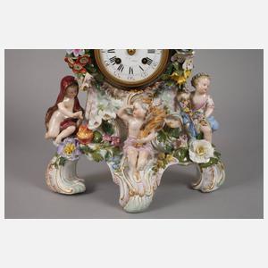 Meissen Jahreszeiten-Tischuhr und Paar Beisteller