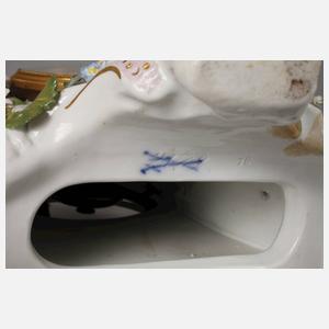 Meissen Jahreszeiten-Tischuhr und Paar Beisteller