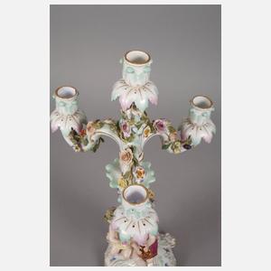 Meissen Jahreszeiten-Tischuhr und Paar Beisteller