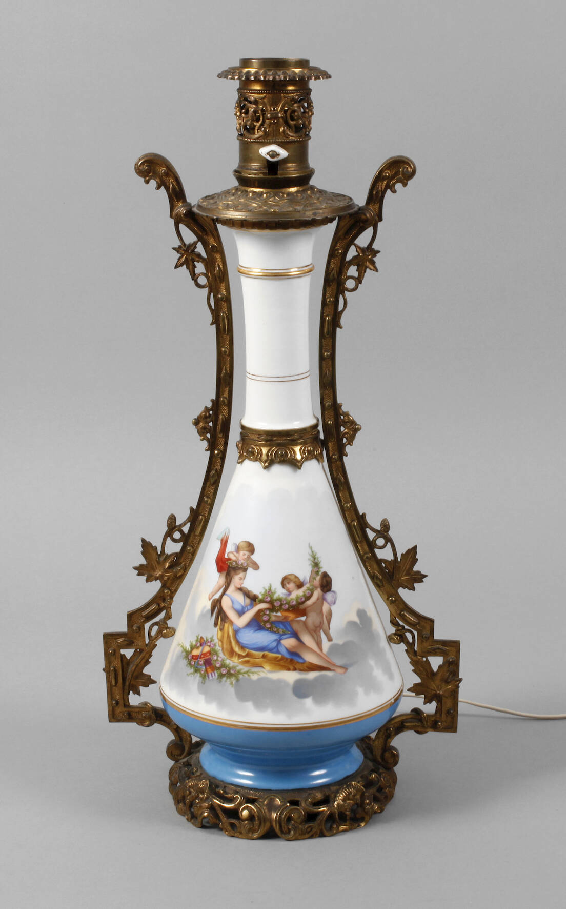 Großer Lampenfuß mit Amoretten