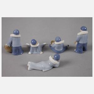 Fünf kleine Kinderfiguren