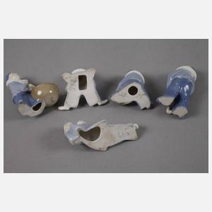 Fünf kleine Kinderfiguren