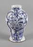 Fayencevase mit Blaumalerei
