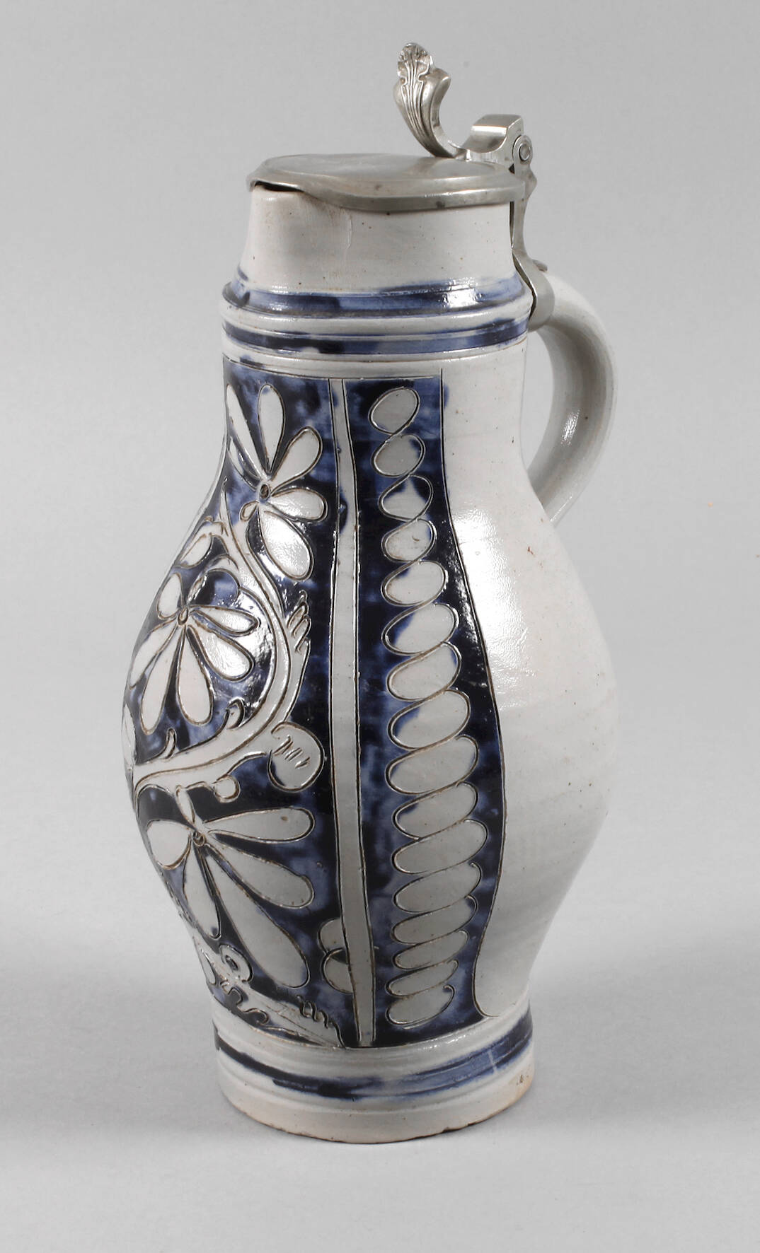 Westerwald geritzter Birnenkrug